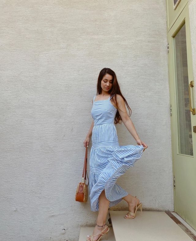 How to Wear Maxi Dresses: Versatile Outfits for Every Occasion 32 Stripes Maxi Dresses for summer