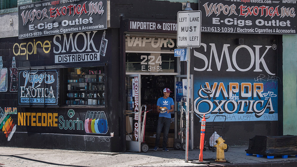 FDA warns synthetic vaping companies, but sidesteps total crackdown FDA warns synthetic vaping companies, but sidesteps total crackdown