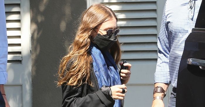 If You’re Tired of Jeans, Try Mary-Kate and Ashley Olsen’s Puddle Pants If You’re Tired of Jeans, Try Mary-Kate and Ashley Olsen’s Puddle Pants