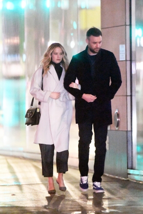 Jennifer Lawrence is photographed this evening showing her giant engagement ring while holding hands with her fiancee Cooke Maroney after having dinner with friends at Chef's Club restaurant in New York City. Cooke at some point came out few times to smoke a cigarette and having a conversation with a lady outside the restaurant  Pictured: Jennifer Lawrence,Cooke Maroney Ref: SPL5067100 240219 NON-EXCLUSIVE Picture by: Elder Ordonez / SplashNews.com  Splash News and Pictures Los Angeles: 310-821-2666 New York: 212-619-2666 London: 0207 644 7656 Milan: 02 4399 8577 photodesk@splashnews.com  World Rights, No Portugal Rights