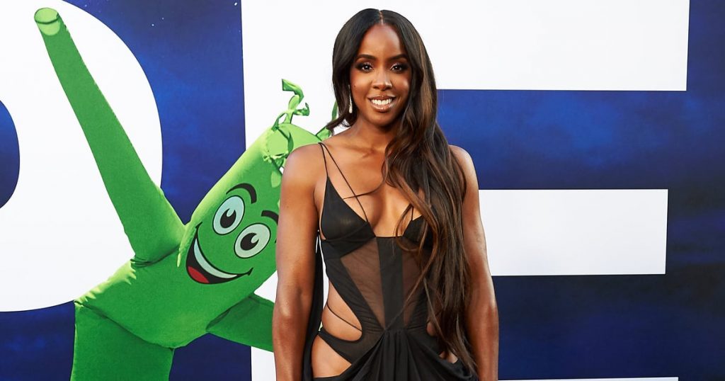 Kelly Rowland’s Mesh Mugler Dress Has Several Hip Cutouts Kelly Rowland’s Mesh Mugler Dress Has Several Hip Cutouts