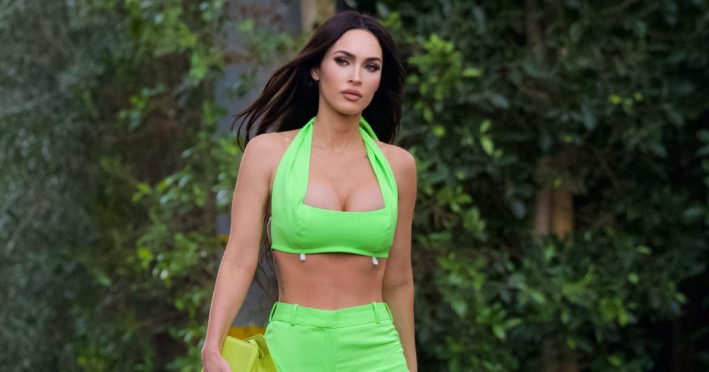 Megan Fox’s Neon Bra Stole the Spotlight at Machine Gun Kelly’s Concert Megan Fox’s Neon Bra Stole the Spotlight at Machine Gun Kelly’s Concert
