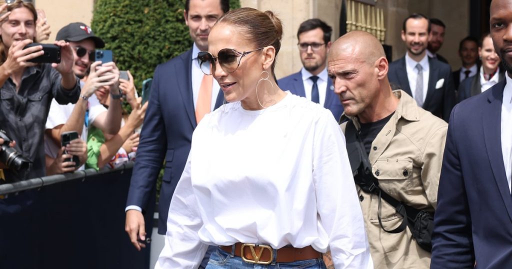 Of Course J Lo Wore 6-Inch Platforms For a Boat Ride With Her Kids Of Course J Lo Wore 6-Inch Platforms For a Boat Ride With Her Kids