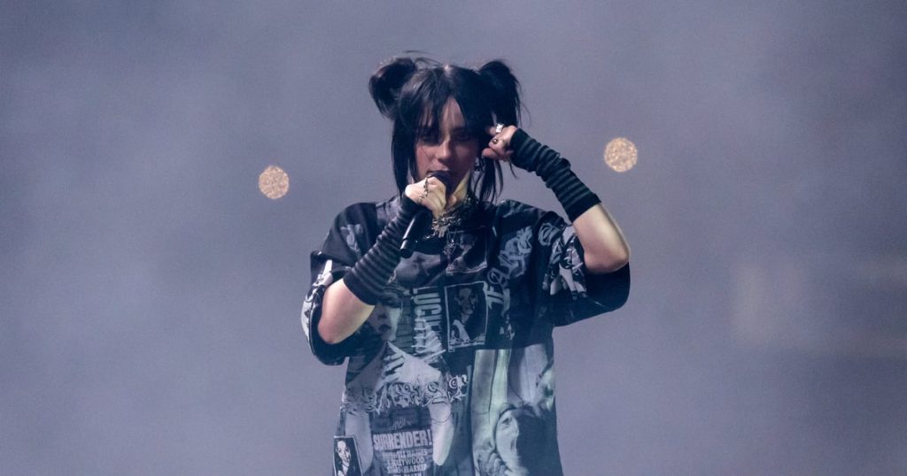 Billie Eilish Brings Back This Divisive Shorts Trend From the ’90s Billie Eilish Brings Back This Divisive Shorts Trend From the ’90s
