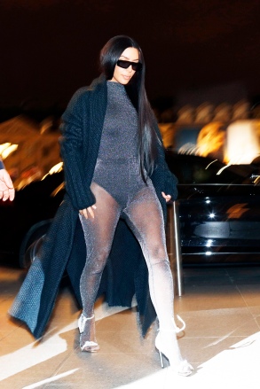 Kim Kardashian seen walking back to her hotel in Paris  Pictured: Kim Kardashian Ref: SPL5074724 250319 NON-EXCLUSIVE Picture by: SplashNews.com  Splash News and Pictures Los Angeles: 310-821-2666 New York: 212-619-2666 London: +44 (0)20 7644 7656 Berlin: +49 175 3764 166 photodesk@splashnews.com  World Rights, No France Rights