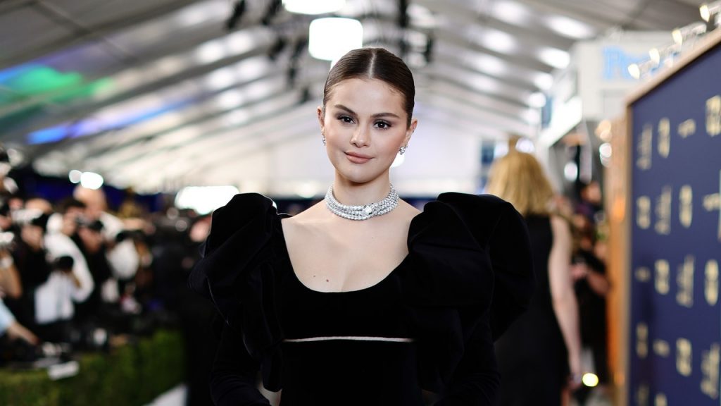 Selena Gomez and Her Stomach Are Not the Beacons of Body Positivity You’re Turning Them Into Selena Gomez and Her Stomach Are Not the Beacons of Body Positivity You’re Turning Them Into