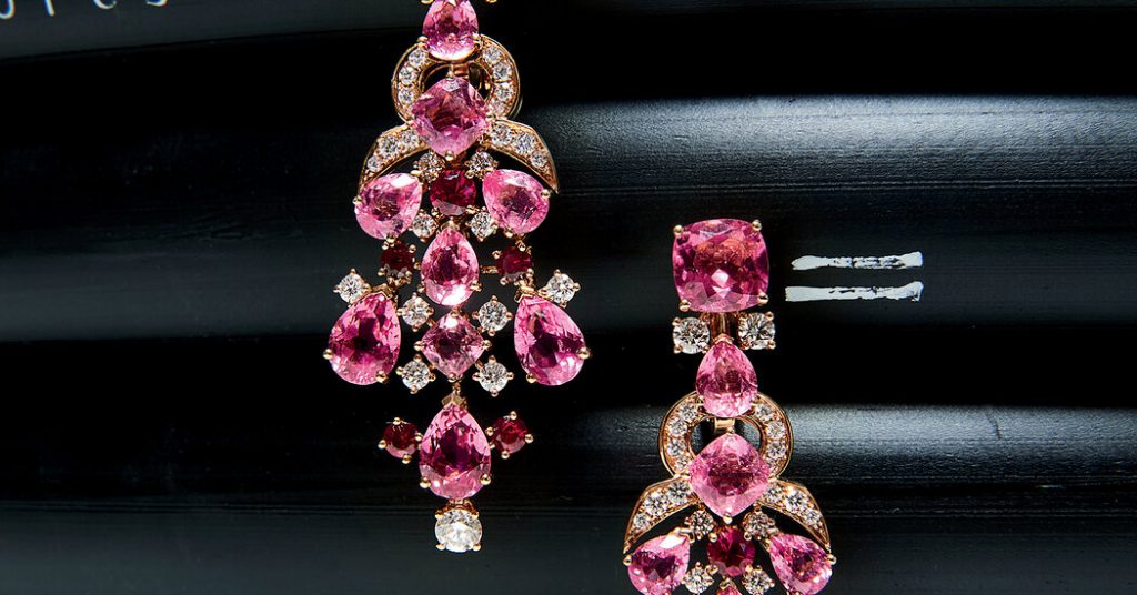 These Bulgari Earrings Evoke a Centuries-Long Infatuation These Bulgari Earrings Evoke a Centuries-Long Infatuation
