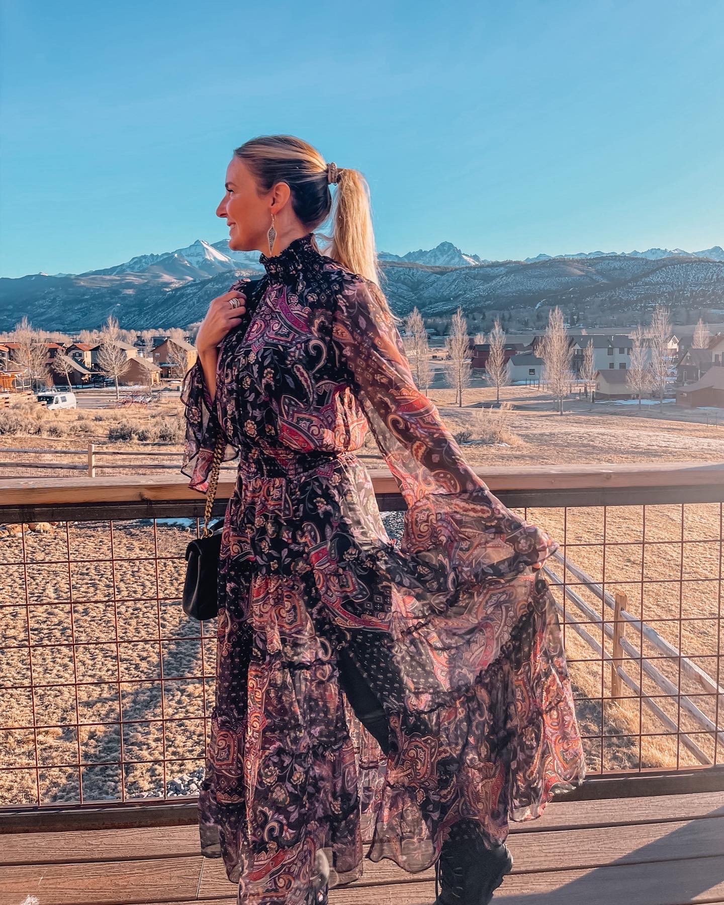 fall outfit ideas, fall outfit ideas 2022, easy fall outfit ideas, casual fall outfits, wedding guest dress ideas, fall outfits by occasion, fall events, what to wear to fall events, fall wedding guest dresses, what to wear to kids game, what to wear to school dropoff, school dropoff outfits, work from home outfits, what to wear dinner with friends, barbiecore trend, how to wear barbiecore trend, what to wear for travel, travel day outfit, gym to street style, fall beach outfit, erin busbee, busbee style, fashion over 40, paisley misa los Angeles maxi dress