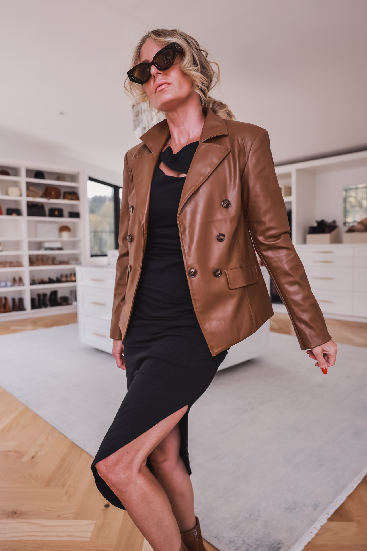 Casual outfits for women over 40, trendy clothes for 40 year old woman 2022, sexy outfits for women over 40, how to look sexy over 40, what to wear for date night over 40, 40 year old woman date night outfit, affordable outfits, black fitted sundry dress, dolce vita western inspired booties, evereve faux leather blazer, erin busbee, busbee style, fashion over 40, telluride, colorado