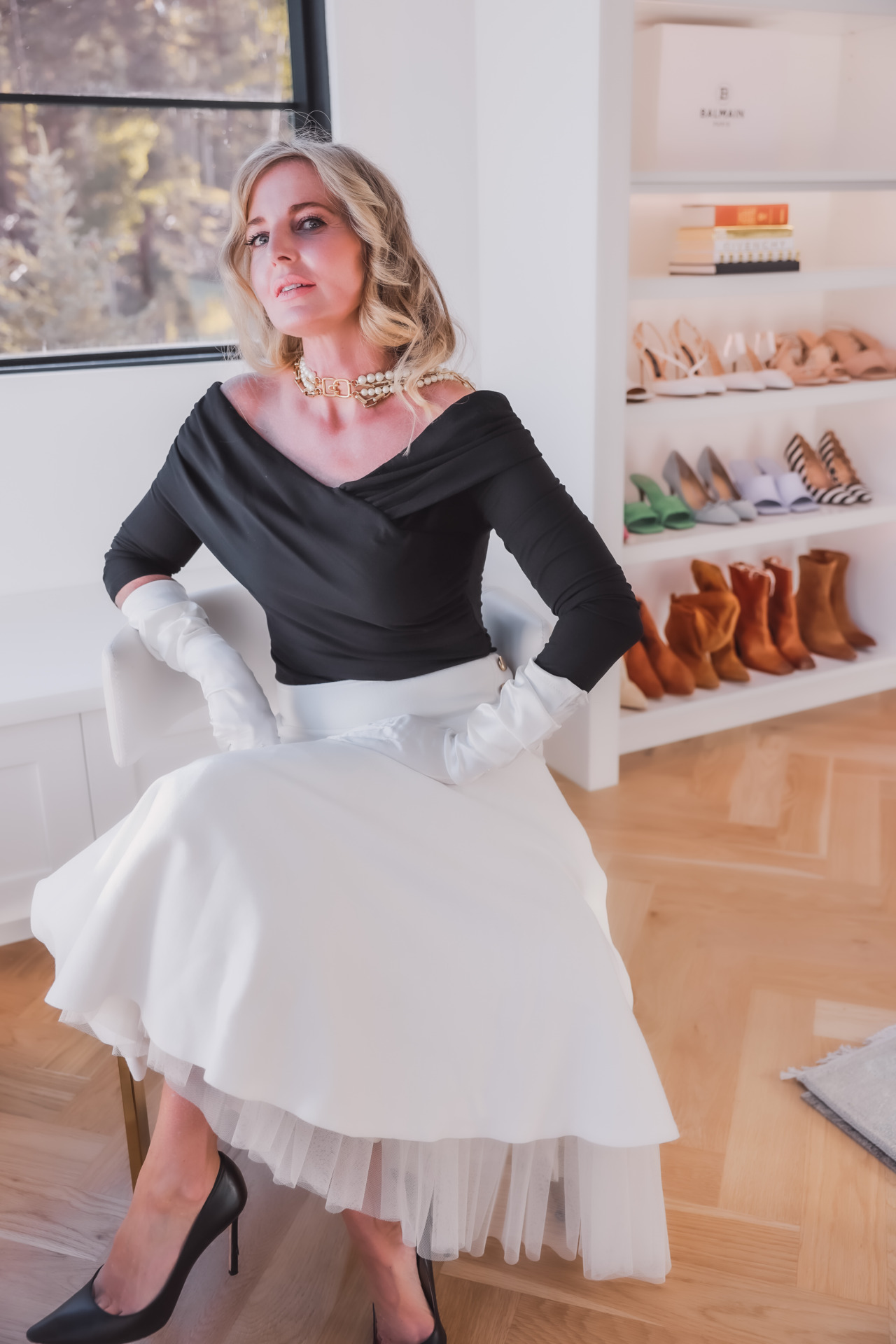 simple halloween costume, easy halloween costume, Grace Kelly Halloween costume, last-minute Halloween costume, elegant Halloween costume, sophisticated Halloween costume, stylish Halloween costume, classy Halloween costume, simple halloween costume for women, women over 40 halloween costume, best Halloween costumes, Halloween costume 2022, erin busbee, busbee style, fashion over 40, telluride, Colorado, Phillip Lim white midi skirt, DKNY black bodysuit, jimmy choo romy pumps, Kenneth jay lane pearl necklace, caroline amato white silk gloves