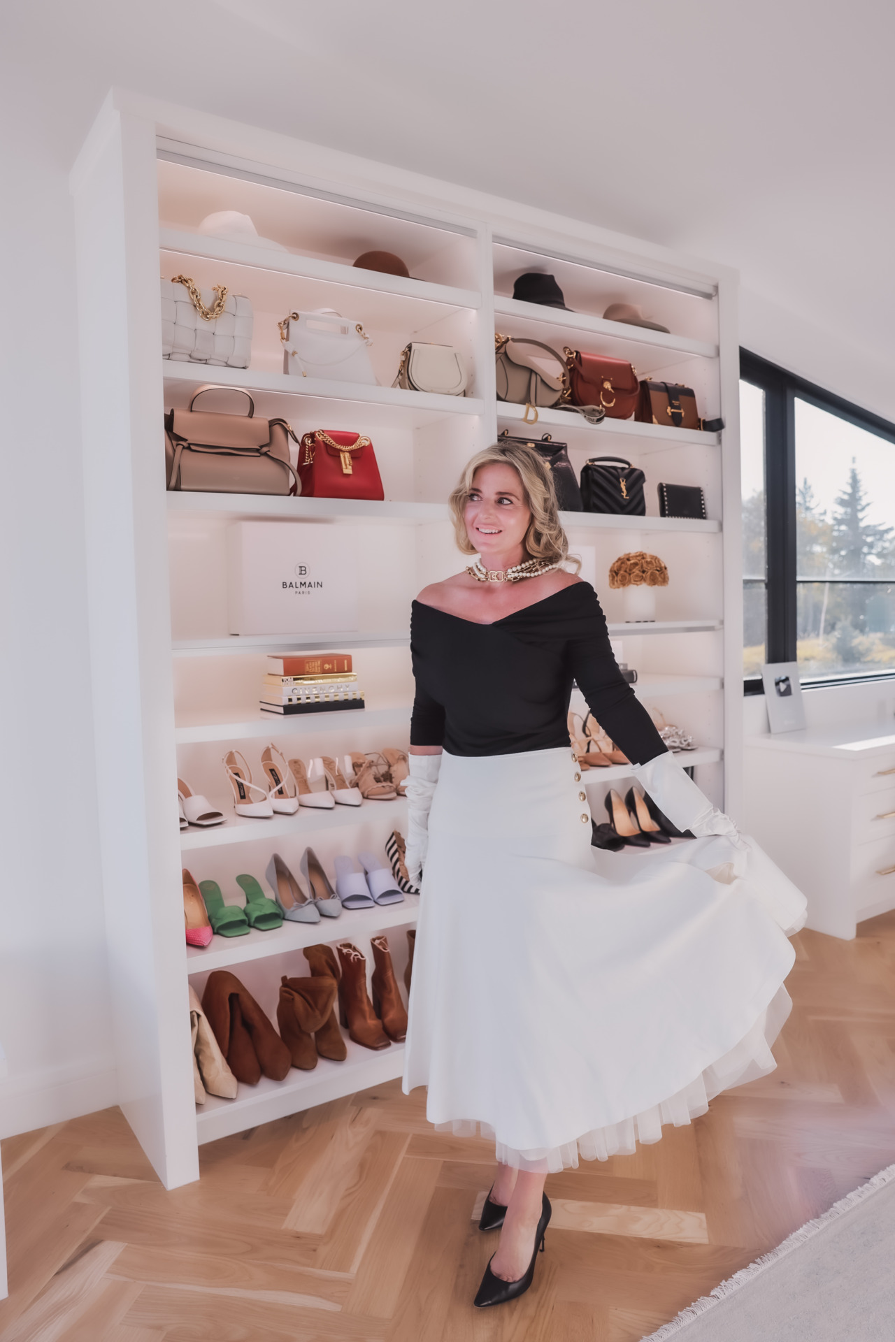 simple halloween costume, easy halloween costume, Grace Kelly Halloween costume, last-minute Halloween costume, elegant Halloween costume, sophisticated Halloween costume, stylish Halloween costume, classy Halloween costume, simple halloween costume for women, women over 40 halloween costume, best Halloween costumes, Halloween costume 2022, erin busbee, busbee style, fashion over 40, telluride, Colorado, Phillip Lim white midi skirt, DKNY black bodysuit, jimmy choo romy pumps, Kenneth jay lane pearl necklace, caroline amato white silk gloves