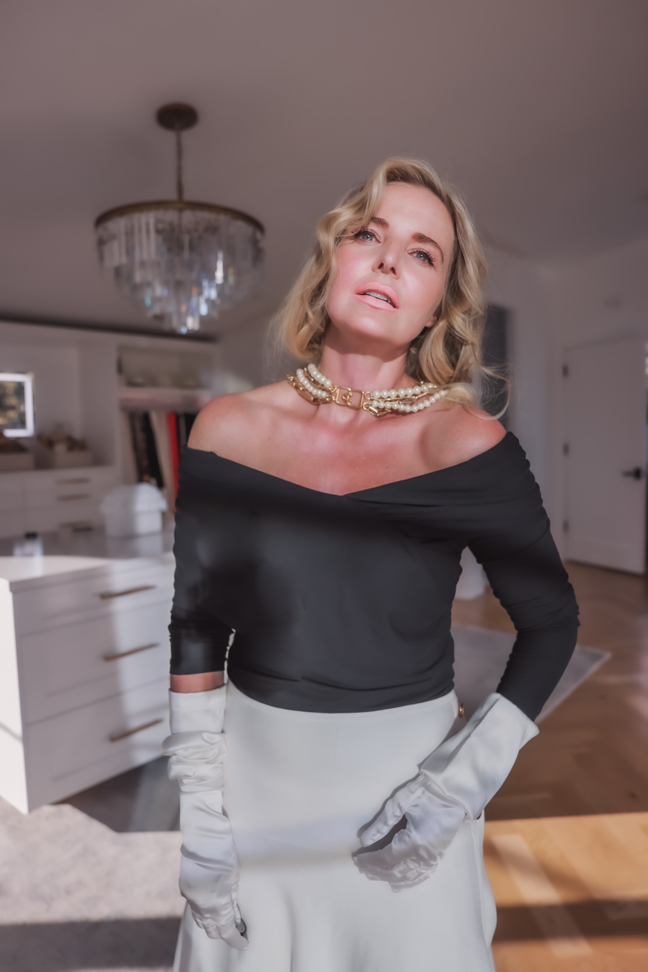 simple halloween costume, easy halloween costume, Grace Kelly Halloween costume, last-minute Halloween costume, elegant Halloween costume, sophisticated Halloween costume, stylish Halloween costume, classy Halloween costume, simple halloween costume for women, women over 40 halloween costume, best Halloween costumes, Halloween costume 2022, erin busbee, busbee style, fashion over 40, telluride, Colorado, Phillip Lim white midi skirt, DKNY black bodysuit, jimmy choo romy pumps, Kenneth jay lane pearl necklace, caroline amato white silk gloves