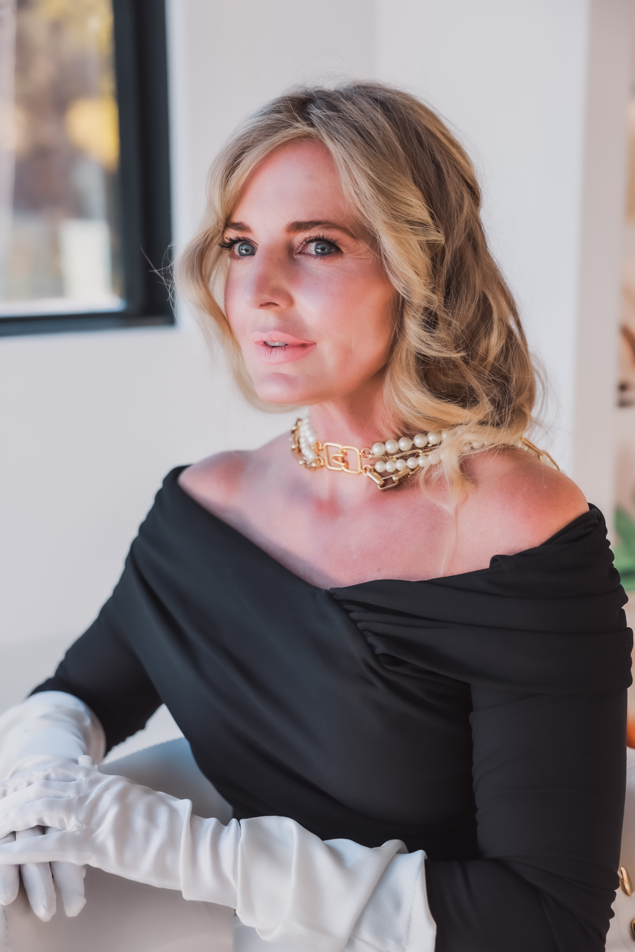 simple halloween costume, easy halloween costume, Grace Kelly Halloween costume, last-minute Halloween costume, elegant Halloween costume, sophisticated Halloween costume, stylish Halloween costume, classy Halloween costume, simple halloween costume for women, women over 40 halloween costume, best Halloween costumes, Halloween costume 2022, erin busbee, busbee style, fashion over 40, telluride, Colorado, Phillip Lim white midi skirt, DKNY black bodysuit, jimmy choo romy pumps, Kenneth jay lane pearl necklace, caroline amato white silk gloves