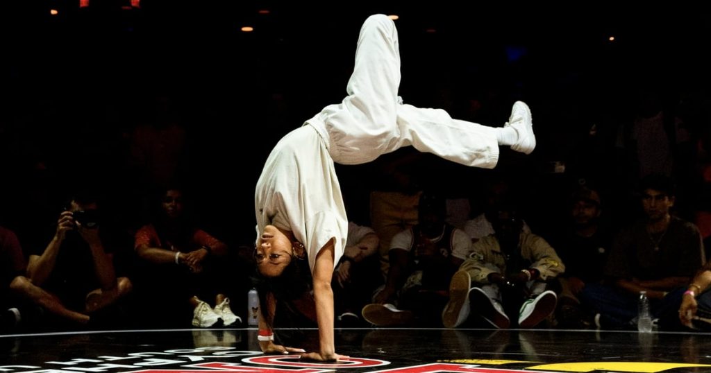 How to Dress Like a Break Dancer, According to B-Girl Jeyna Ponce How to Dress Like a Break Dancer, According to B-Girl Jeyna Ponce